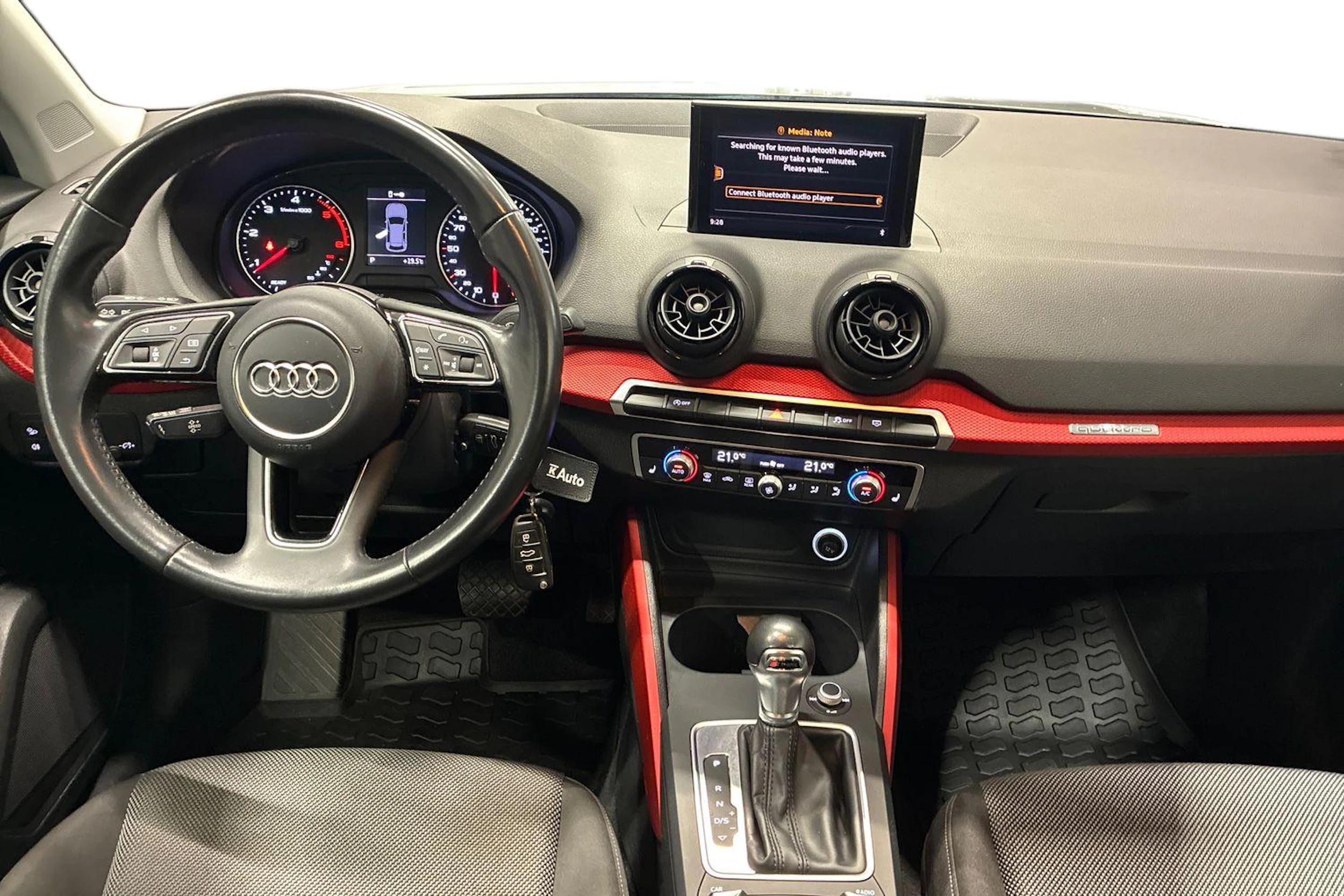 harmaa Audi Q2 2017 kuva 7.