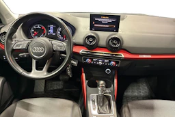 harmaa Audi Q2 2017 kuva 7.