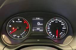 harmaa Audi Q2 2017 kuva 12.