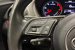harmaa Audi Q2 2017 kuva 13.