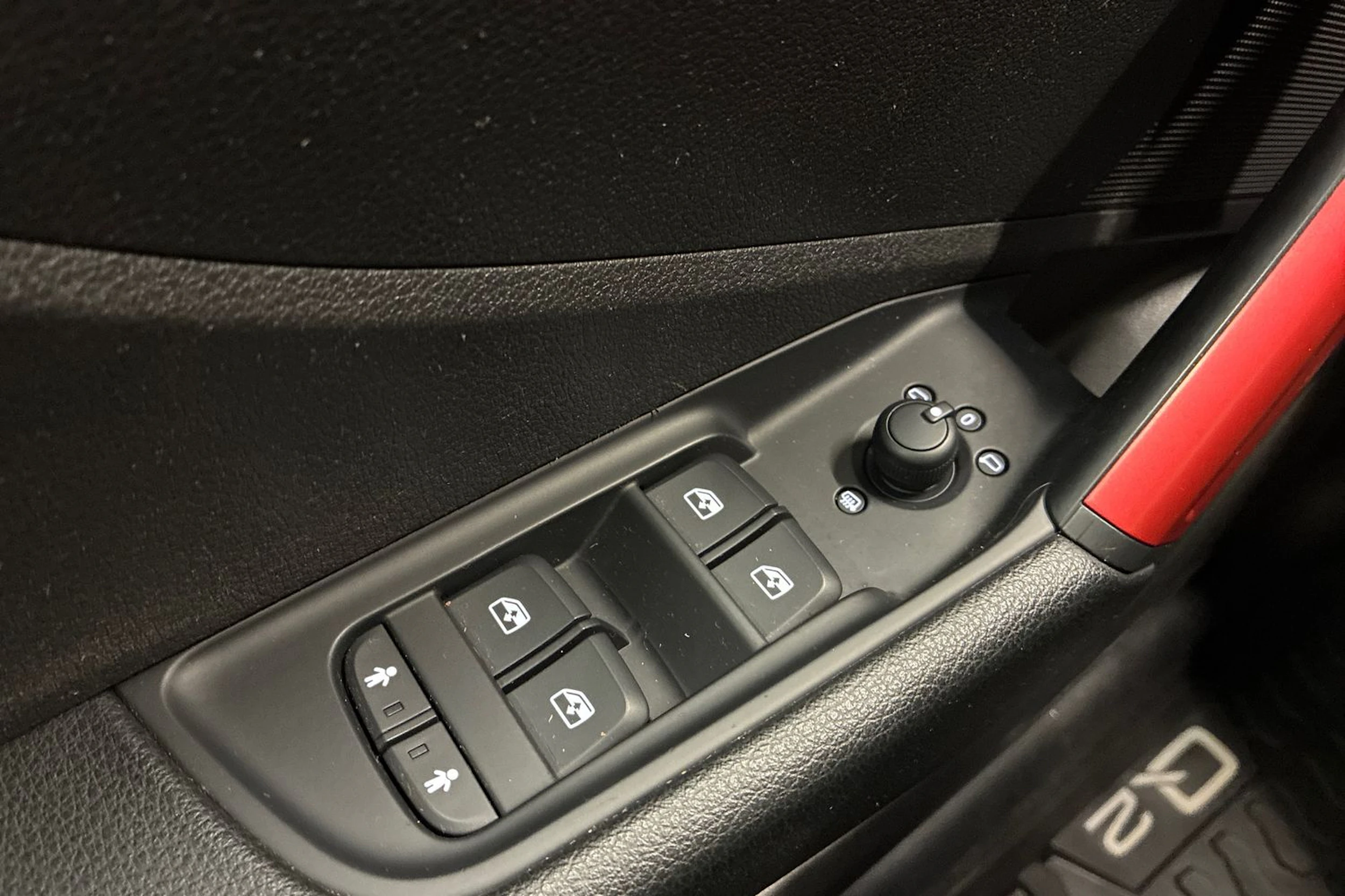 harmaa Audi Q2 2017 kuva 17.