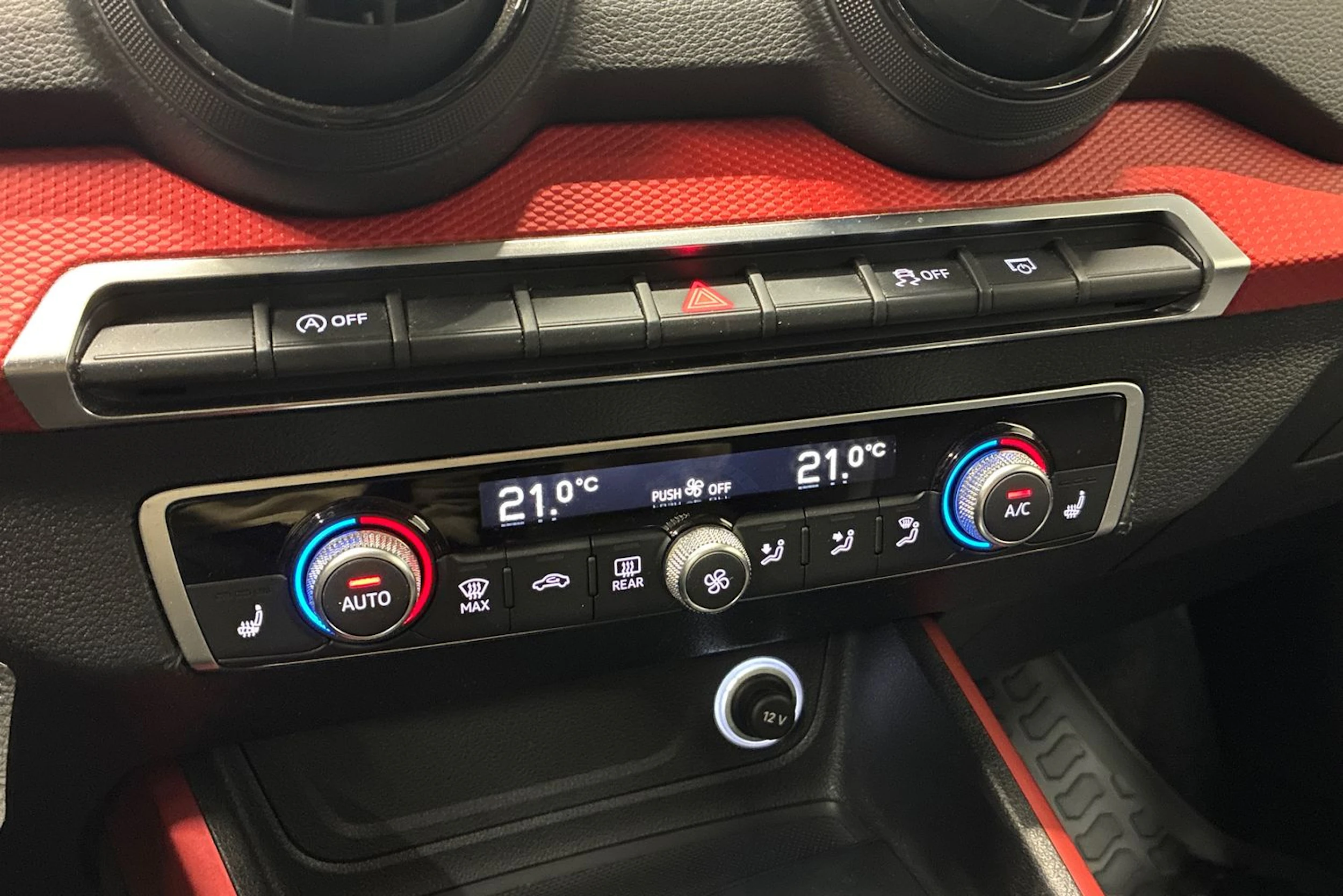 harmaa Audi Q2 2017 kuva 19.
