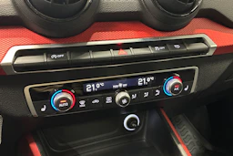 harmaa Audi Q2 2017 kuva 19.