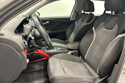 harmaa Audi Q2 2017 kuva 21.