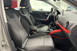 harmaa Audi Q2 2017 kuva 24.