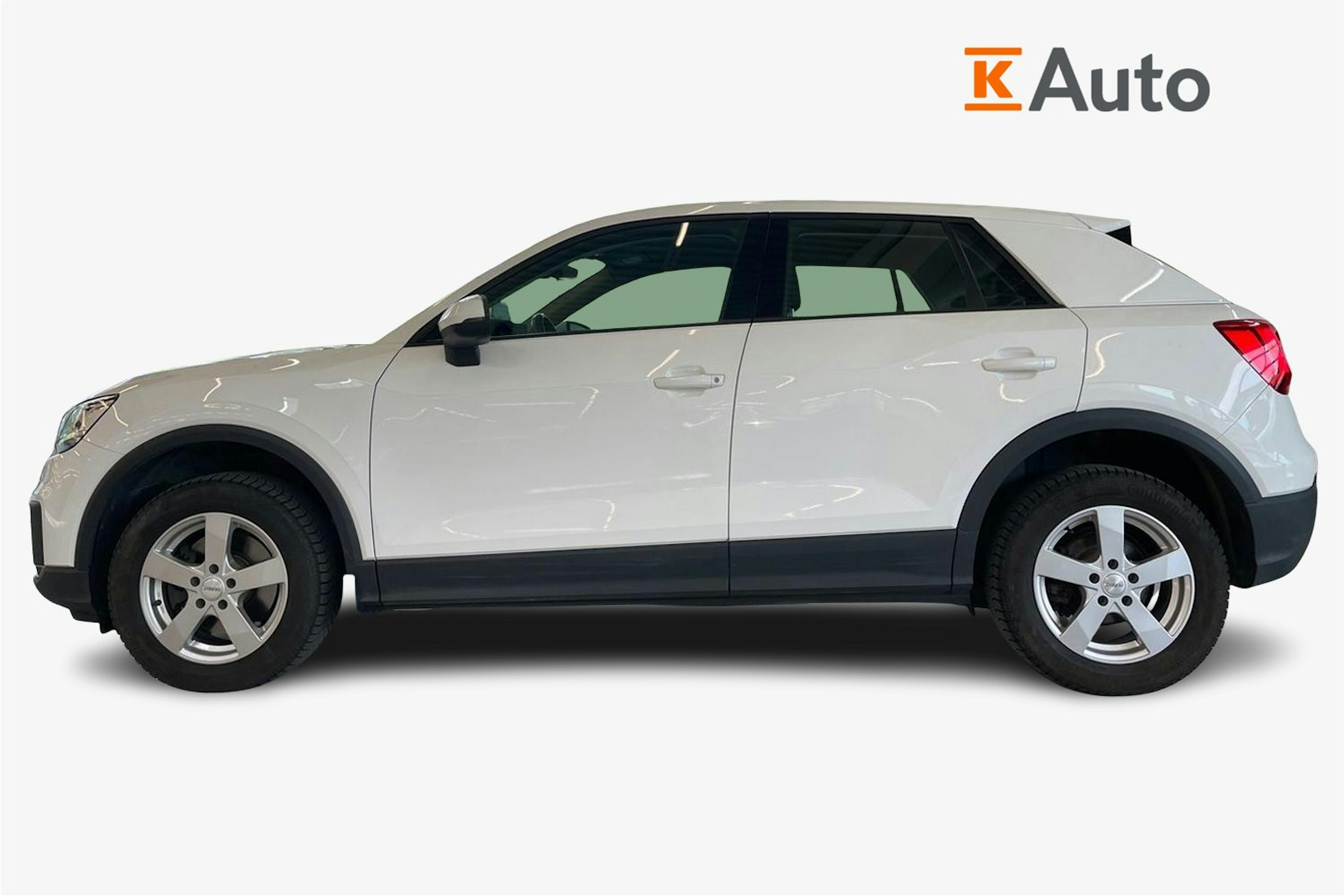 Valkoinen Audi Q2 2017 kuva 6.