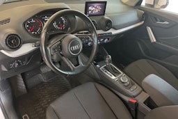 Valkoinen Audi Q2 2017 kuva 7.