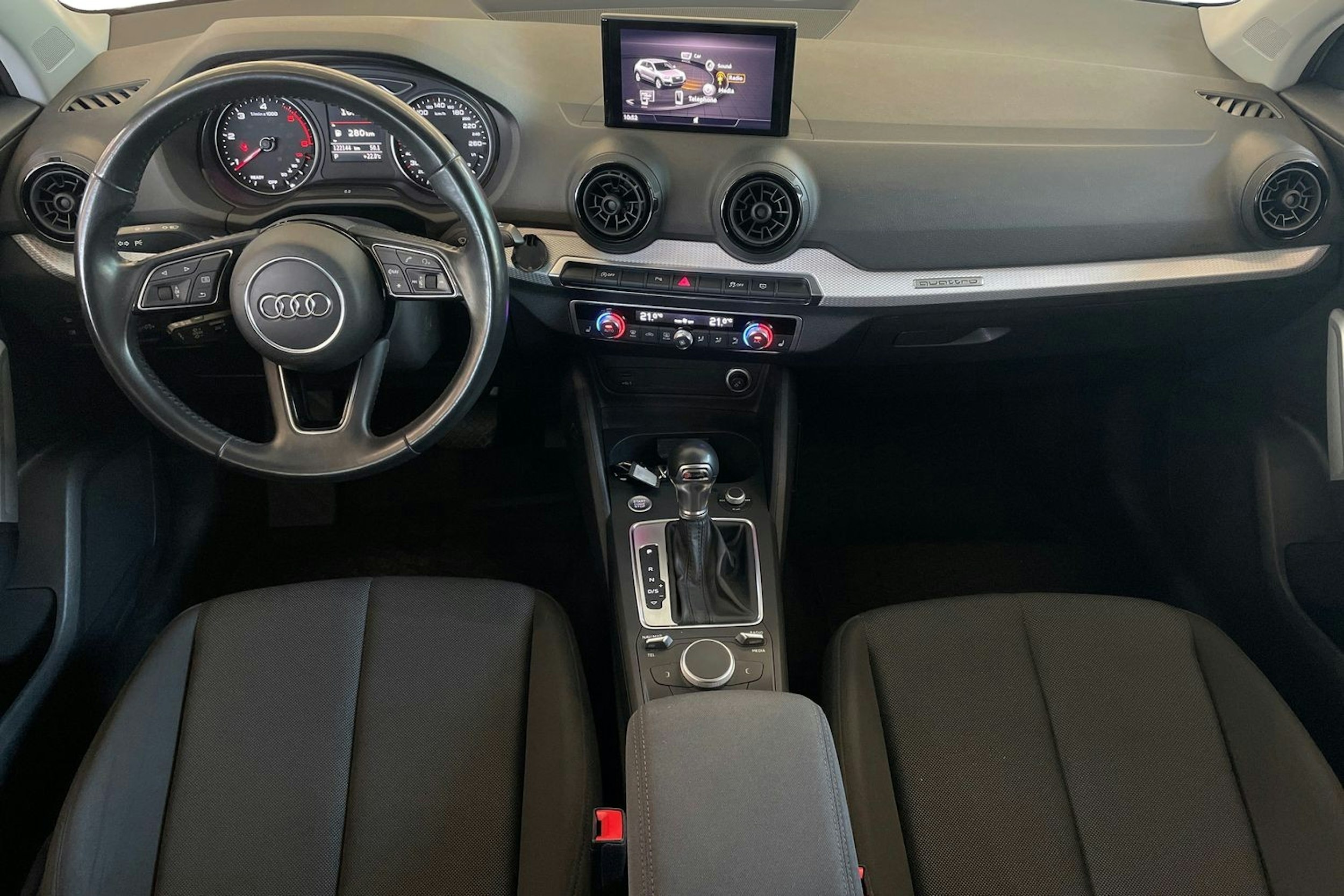 Valkoinen Audi Q2 2017 kuva 9.