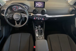 Valkoinen Audi Q2 2017 kuva 9.