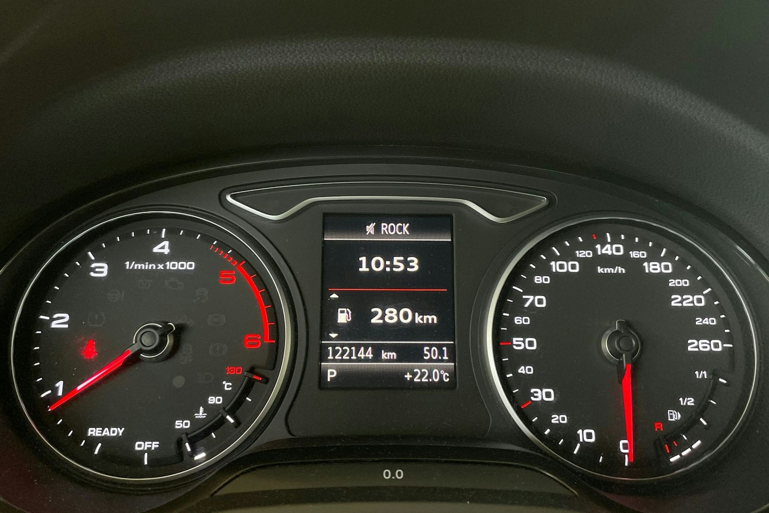 Valkoinen Audi Q2 2017 kuva 16.