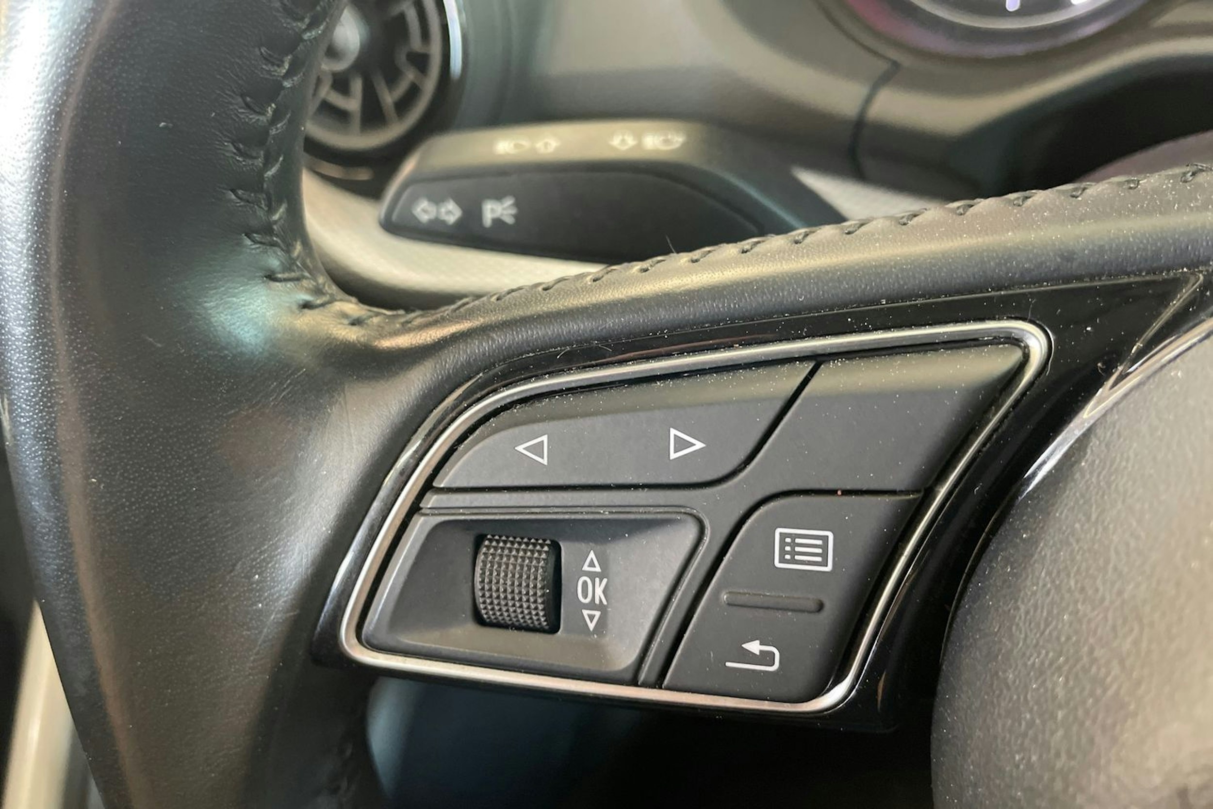 Valkoinen Audi Q2 2017 kuva 17.