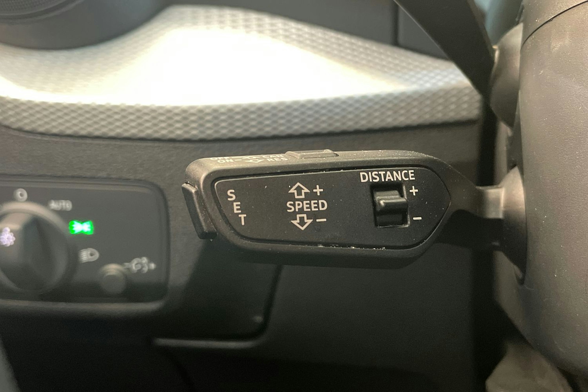 Valkoinen Audi Q2 2017 kuva 18.
