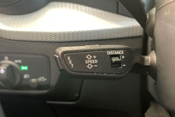 Valkoinen Audi Q2 2017 kuva 18.
