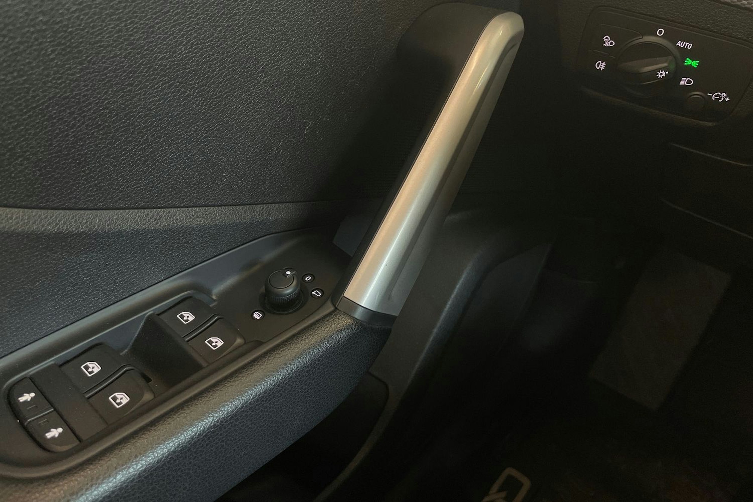 Valkoinen Audi Q2 2017 kuva 20.