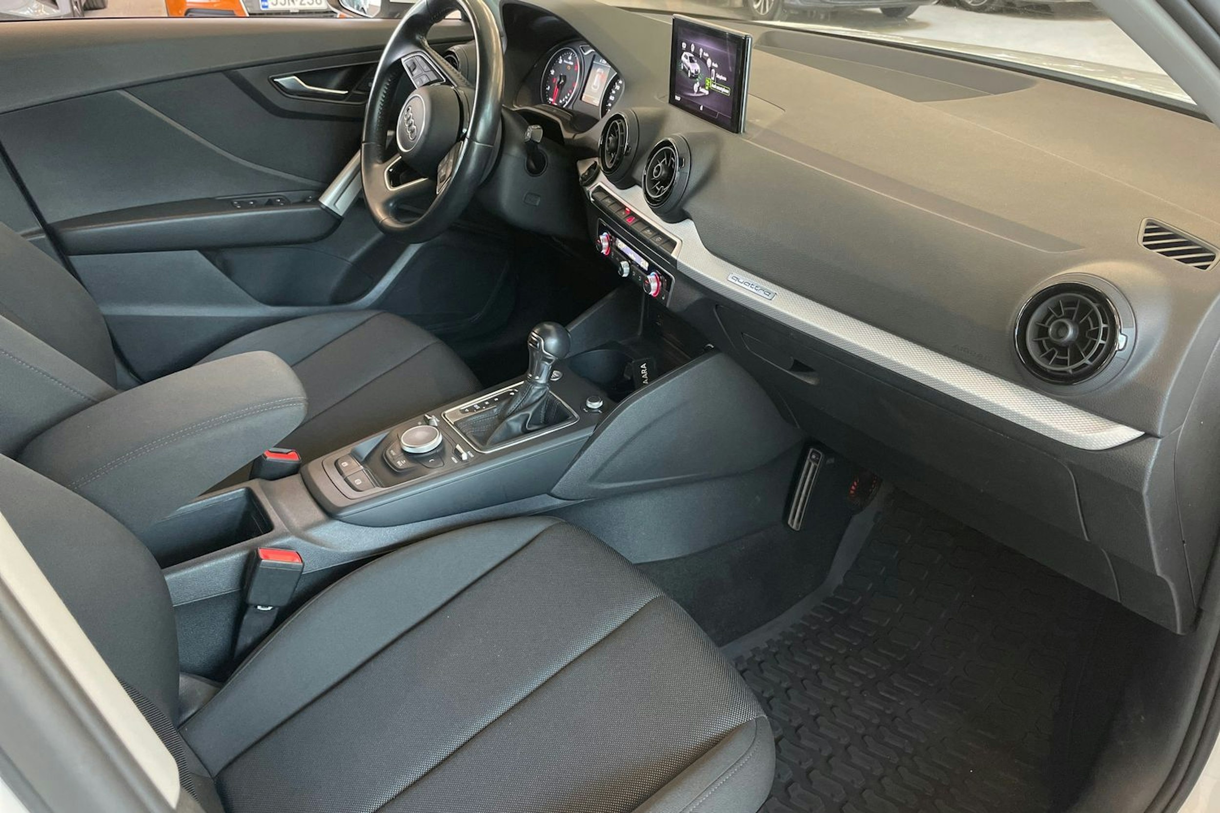 Valkoinen Audi Q2 2017 kuva 27.