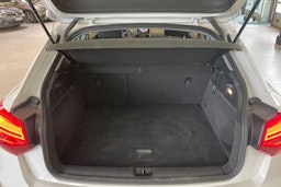 Valkoinen Audi Q2 2017 kuva 28.