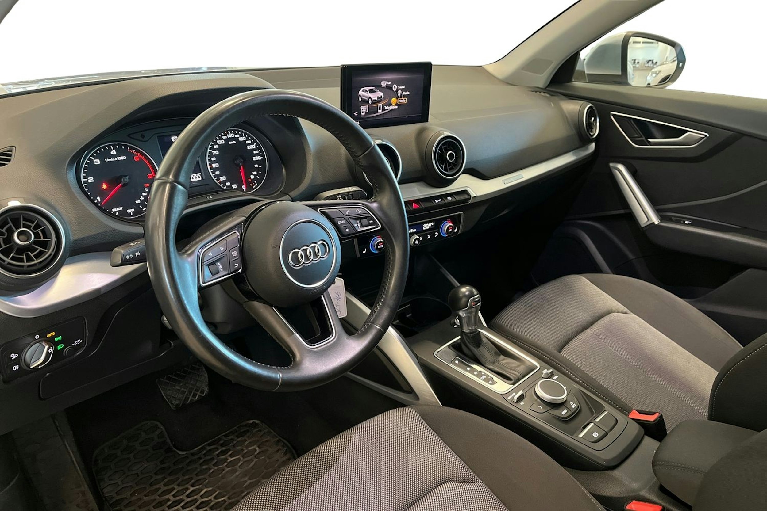 hopea Audi Q2 2017 kuva 7.