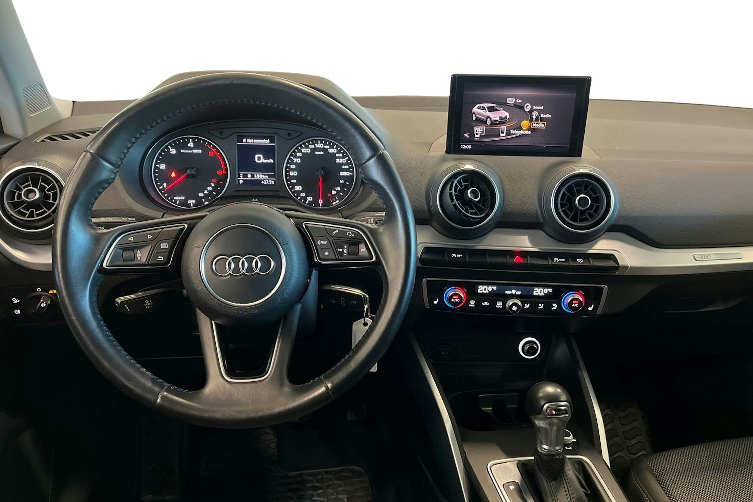 hopea Audi Q2 2017 kuva 9.