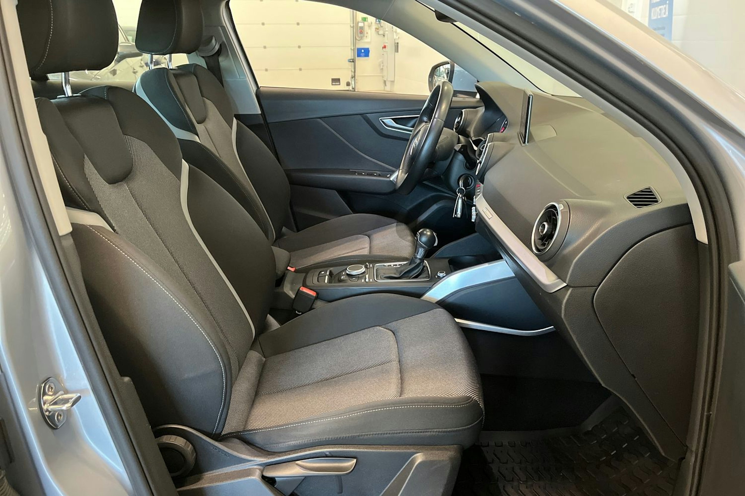 hopea Audi Q2 2017 kuva 15.