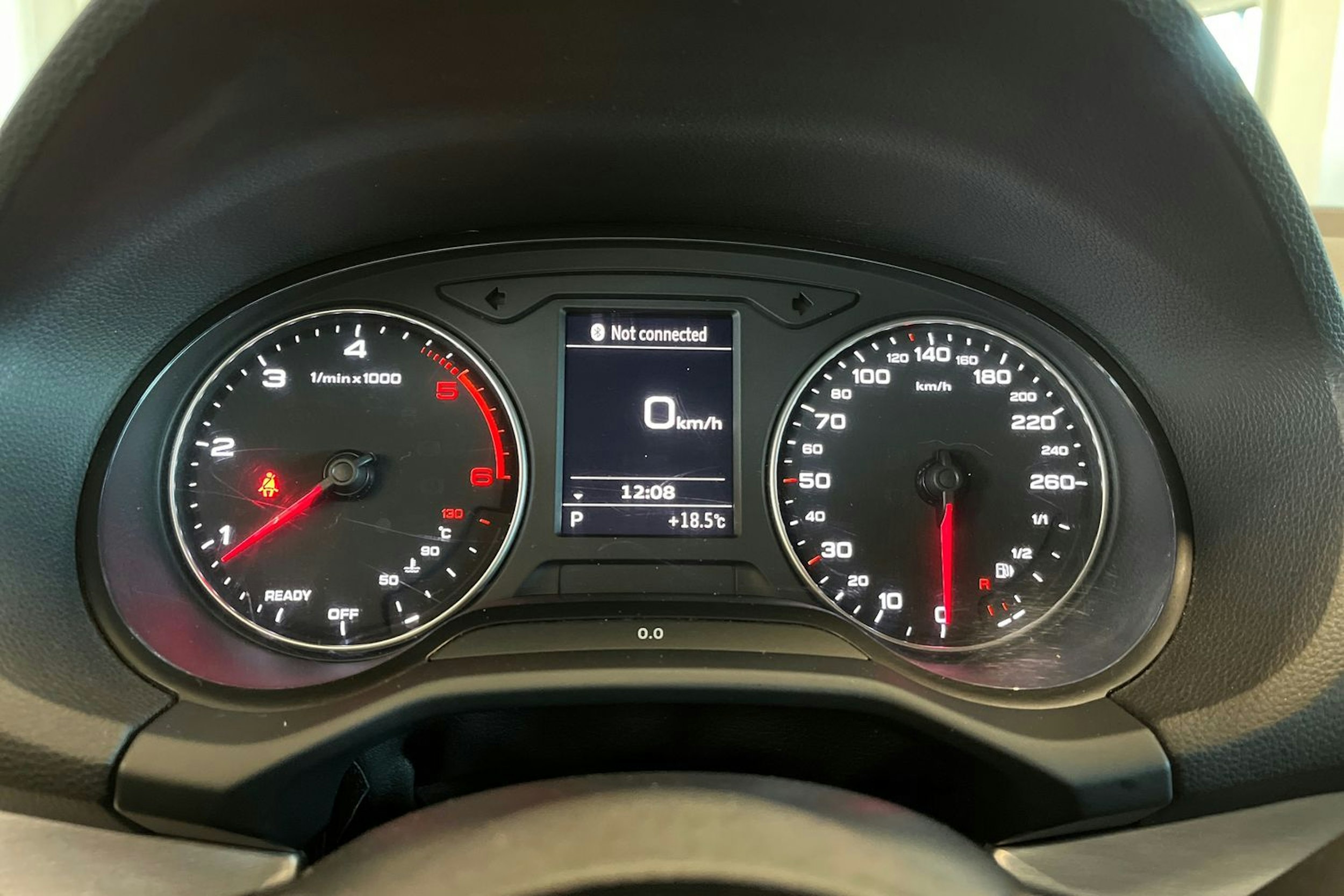 hopea Audi Q2 2017 kuva 18.