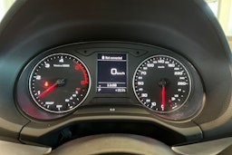 hopea Audi Q2 2017 kuva 18.