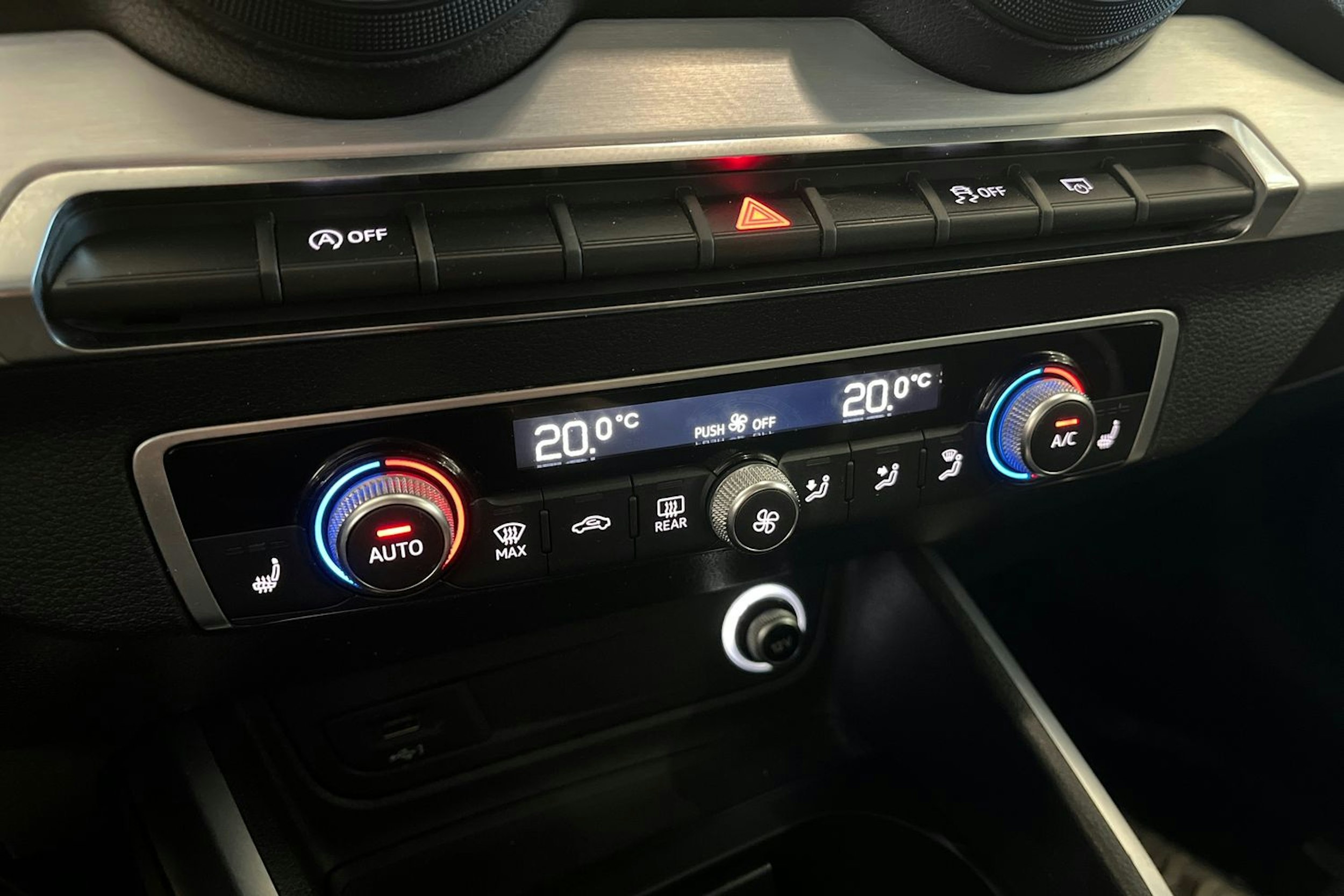 hopea Audi Q2 2017 kuva 19.
