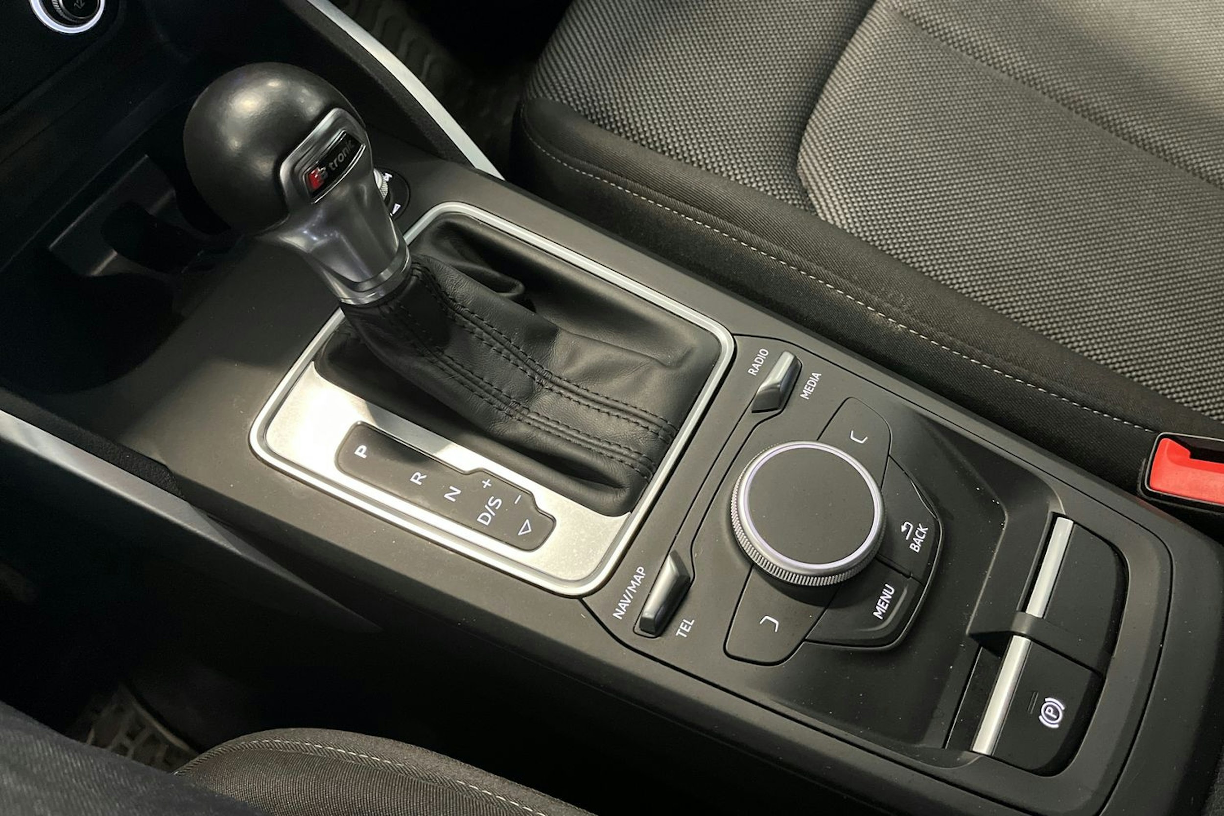 hopea Audi Q2 2017 kuva 20.