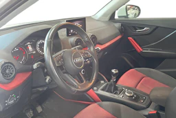 Valkoinen Audi Q2 2017 kuva 6.