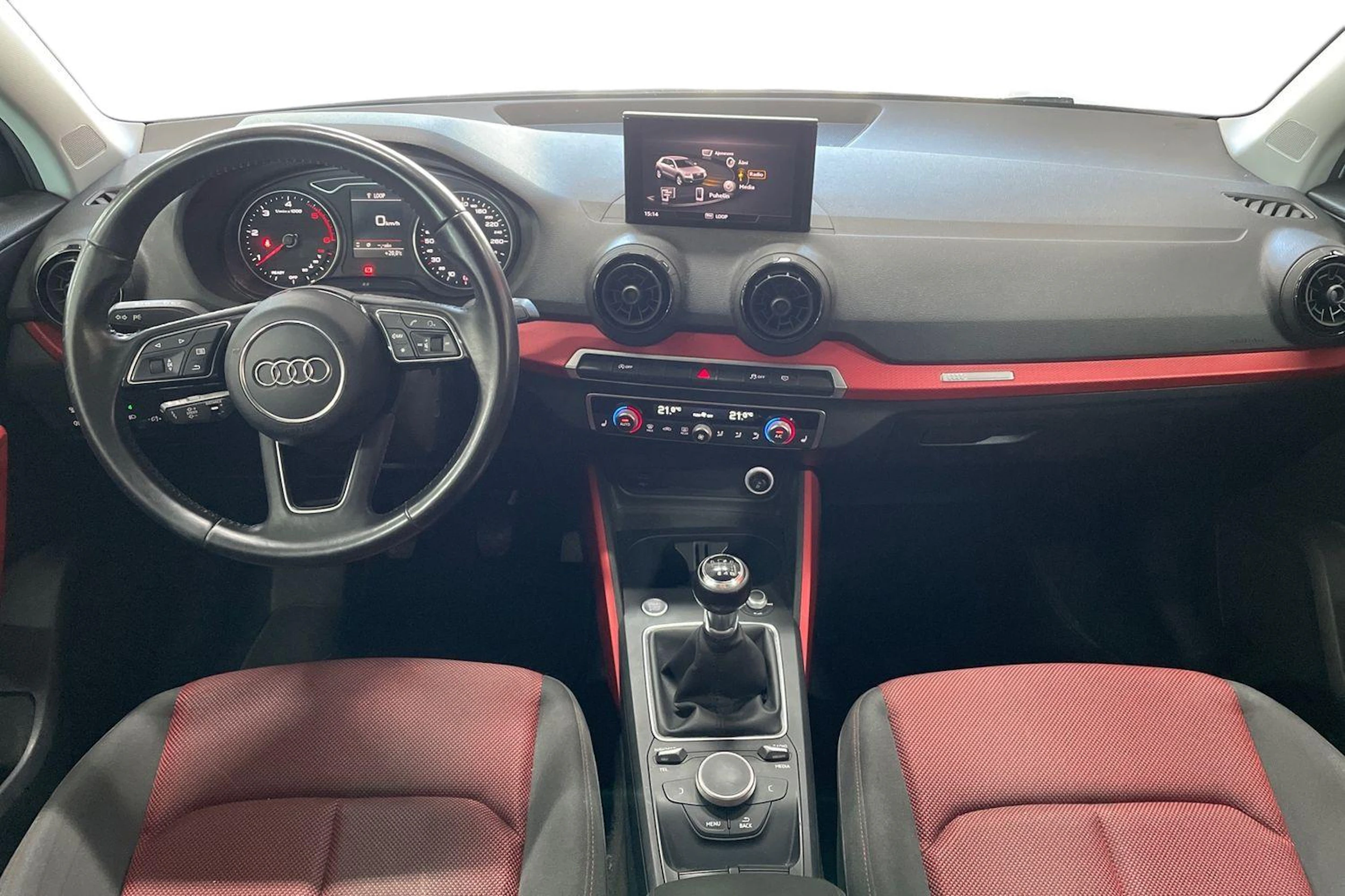 Valkoinen Audi Q2 2017 kuva 7.
