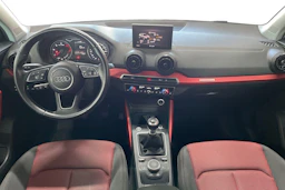 Valkoinen Audi Q2 2017 kuva 7.