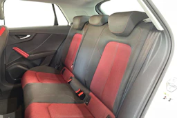 Valkoinen Audi Q2 2017 kuva 8.