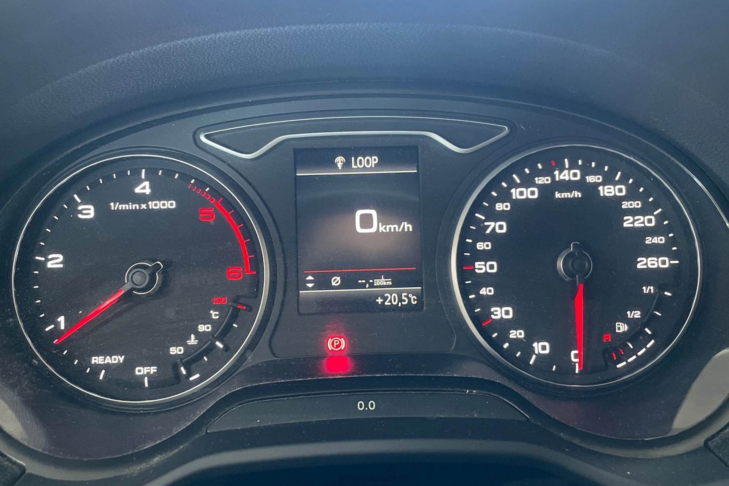 Valkoinen Audi Q2 2017 kuva 12.