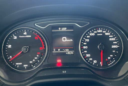 Valkoinen Audi Q2 2017 kuva 12.