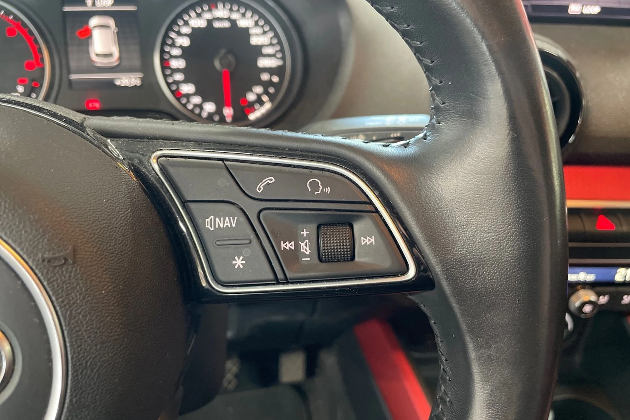 Valkoinen Audi Q2 2017 kuva 14.