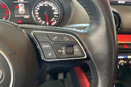 Valkoinen Audi Q2 2017 kuva 14.
