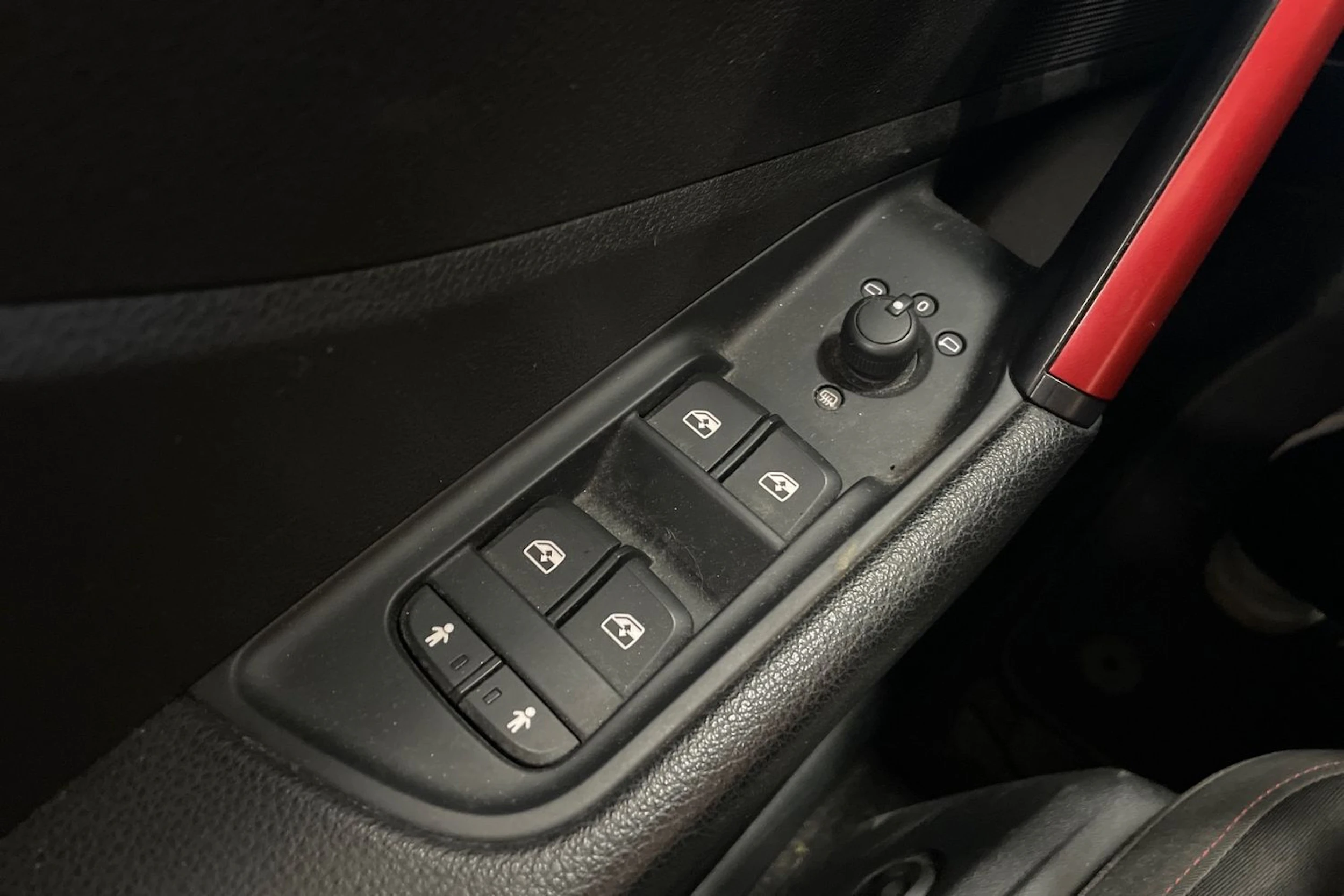 Valkoinen Audi Q2 2017 kuva 17.