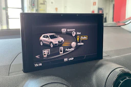 Valkoinen Audi Q2 2017 kuva 18.