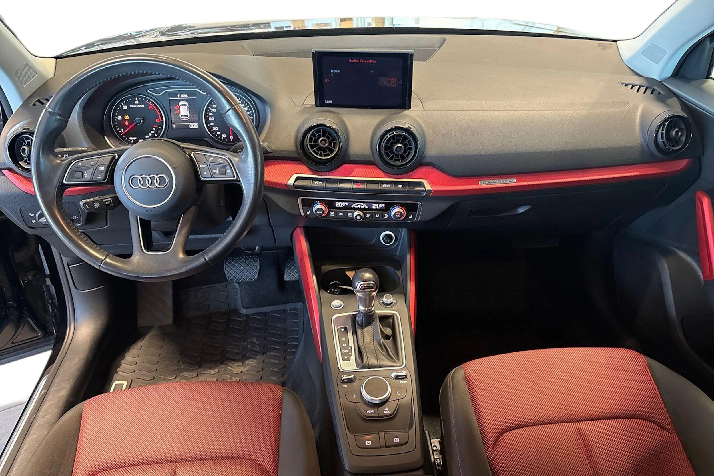 Musta Audi Q2 2017 kuva 7.