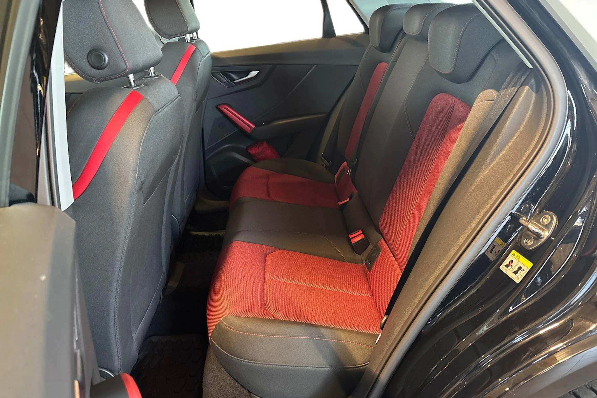 Musta Audi Q2 2017 kuva 8.