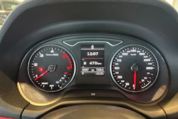 Musta Audi Q2 2017 kuva 11.