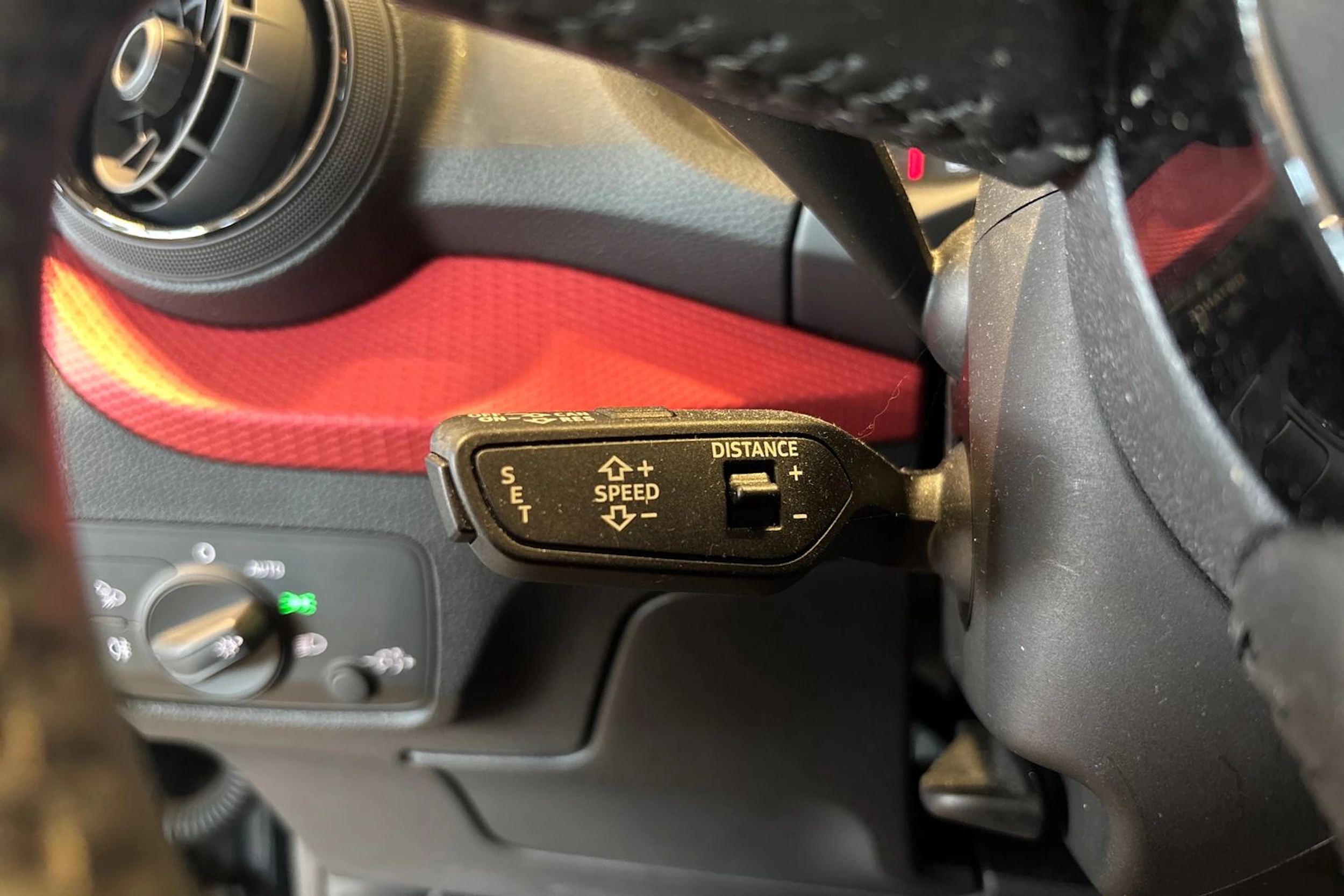 Musta Audi Q2 2017 kuva 12.