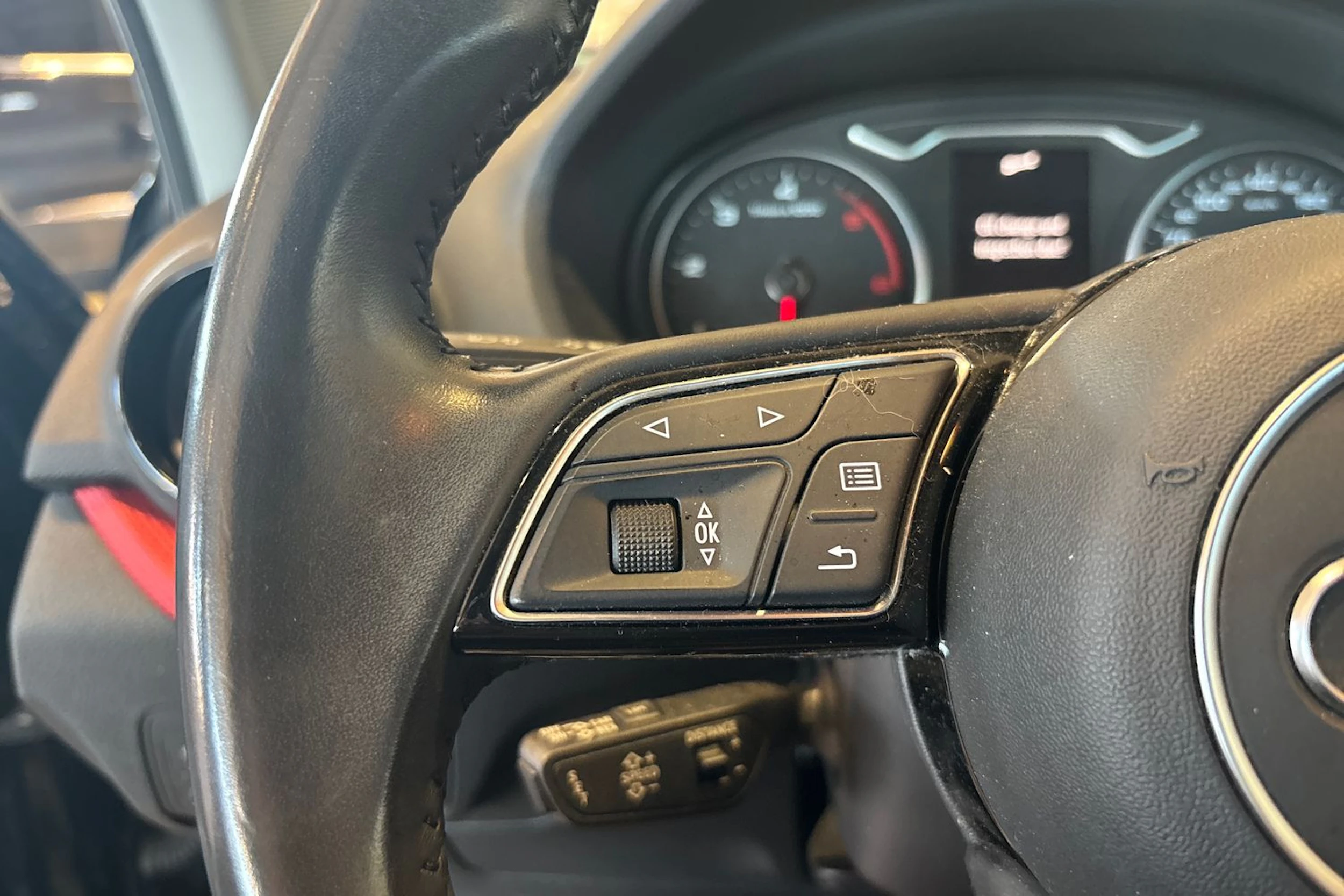 Musta Audi Q2 2017 kuva 13.