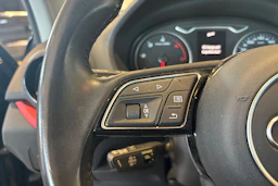 Musta Audi Q2 2017 kuva 13.