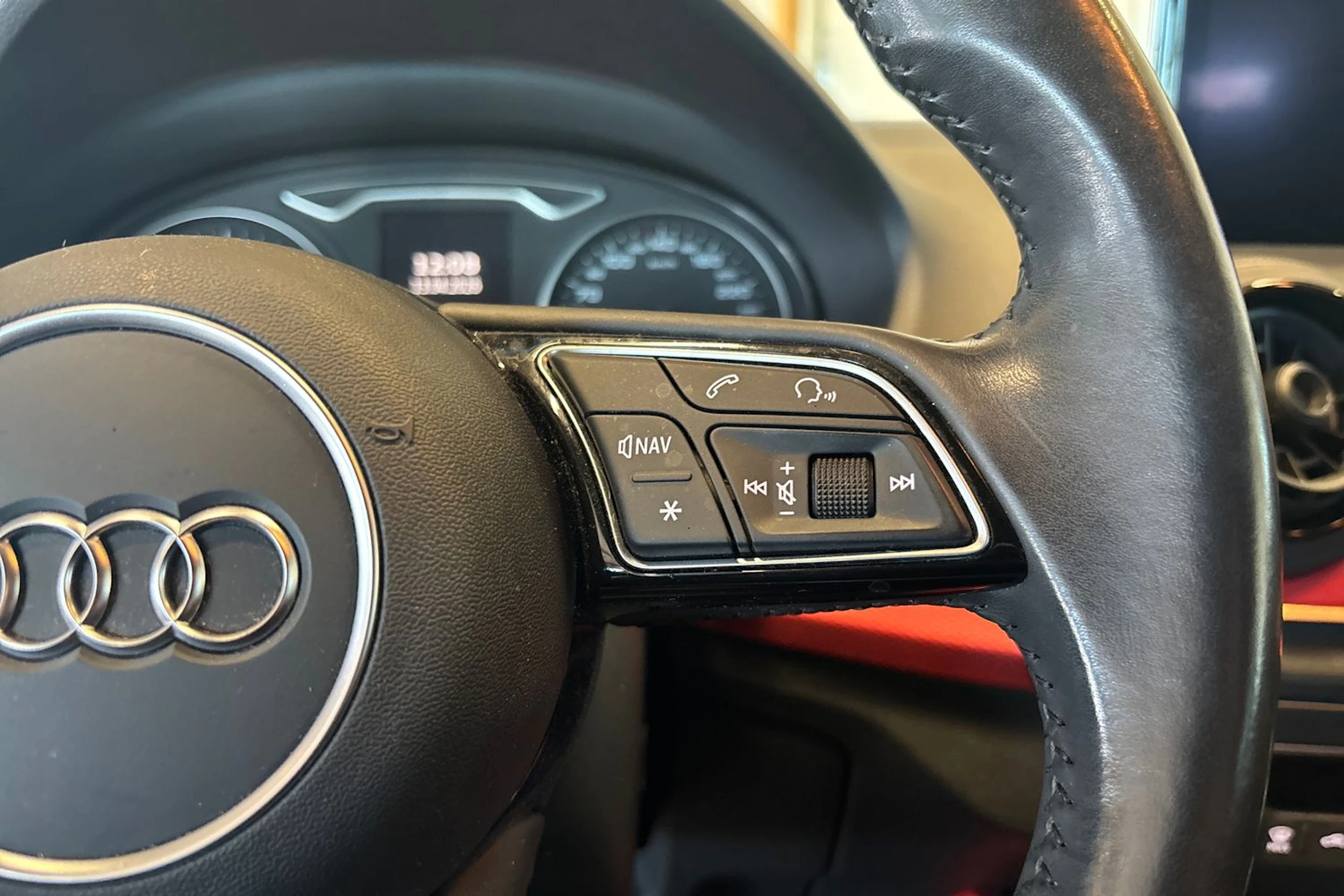 Musta Audi Q2 2017 kuva 14.