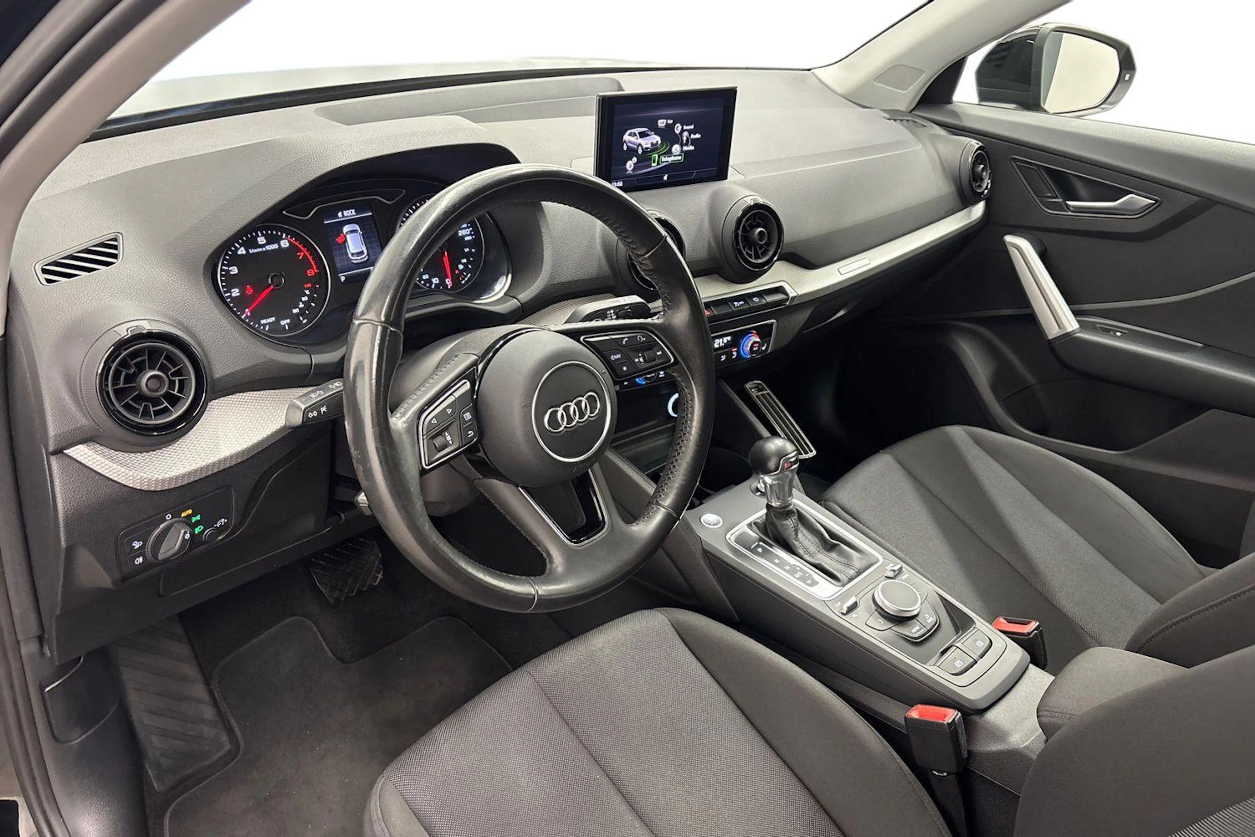 musta Audi Q2 2017 kuva 6.
