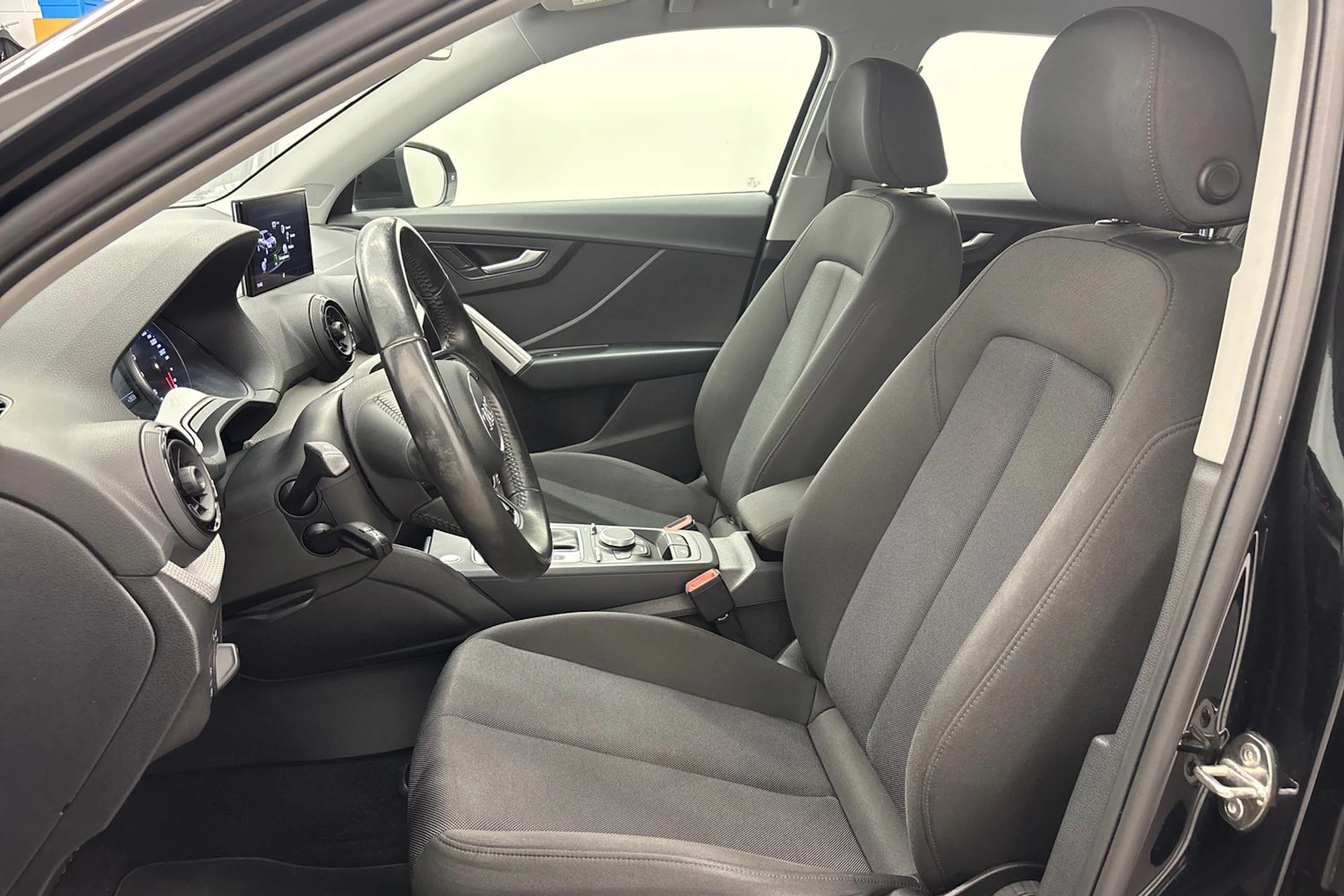 musta Audi Q2 2017 kuva 11.