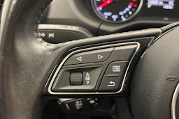 musta Audi Q2 2017 kuva 13.