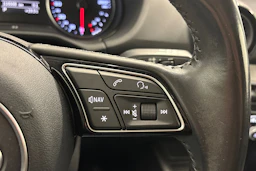 musta Audi Q2 2017 kuva 14.