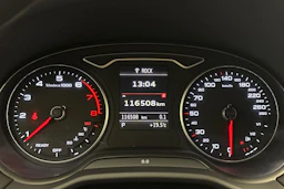 musta Audi Q2 2017 kuva 16.