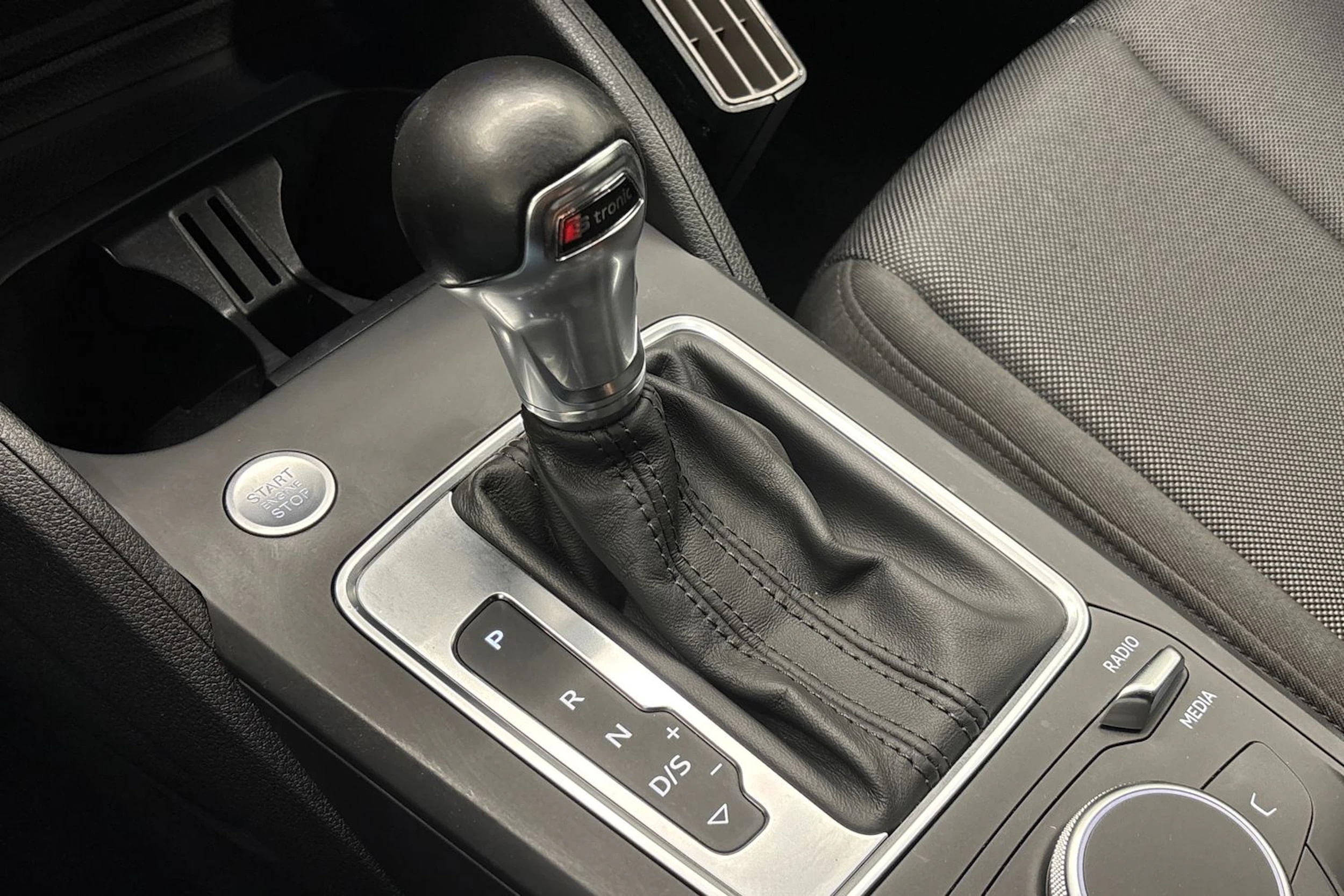 musta Audi Q2 2017 kuva 18.